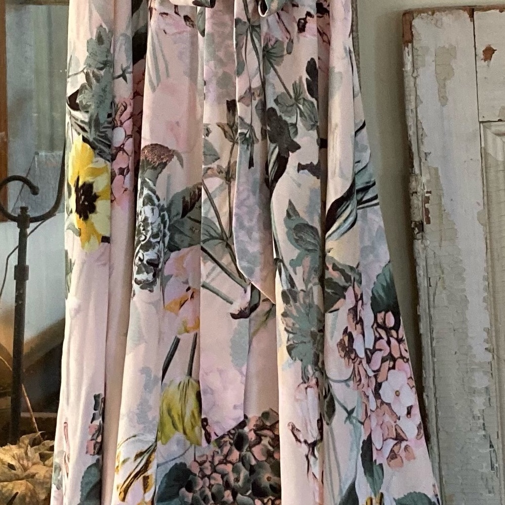 DN Designs Floral Ruffles High Low Short Sleeves Dress Tulips Hydrangeas - Picture 8 of 13